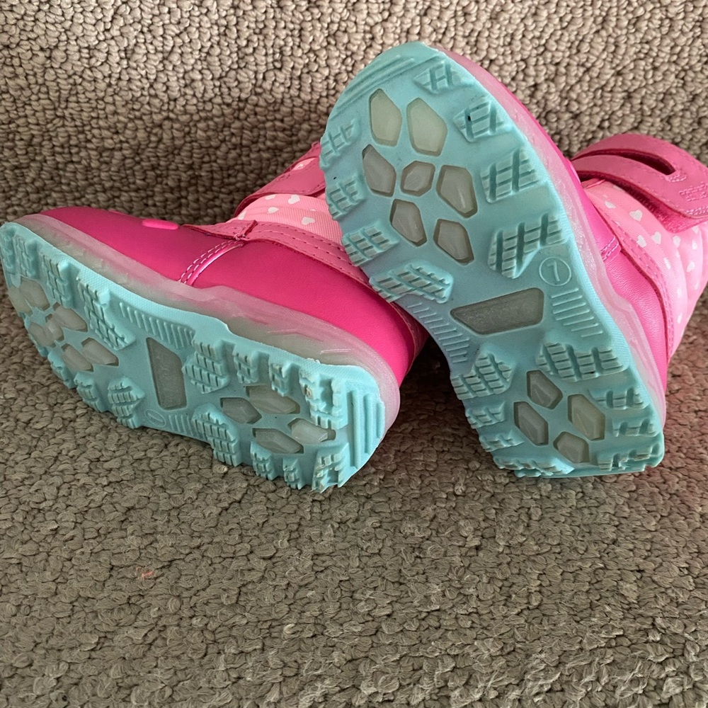 DONATED⭐️HP⭐️Carter’s❄️Snow boots🥾 - Picture 4 of 6